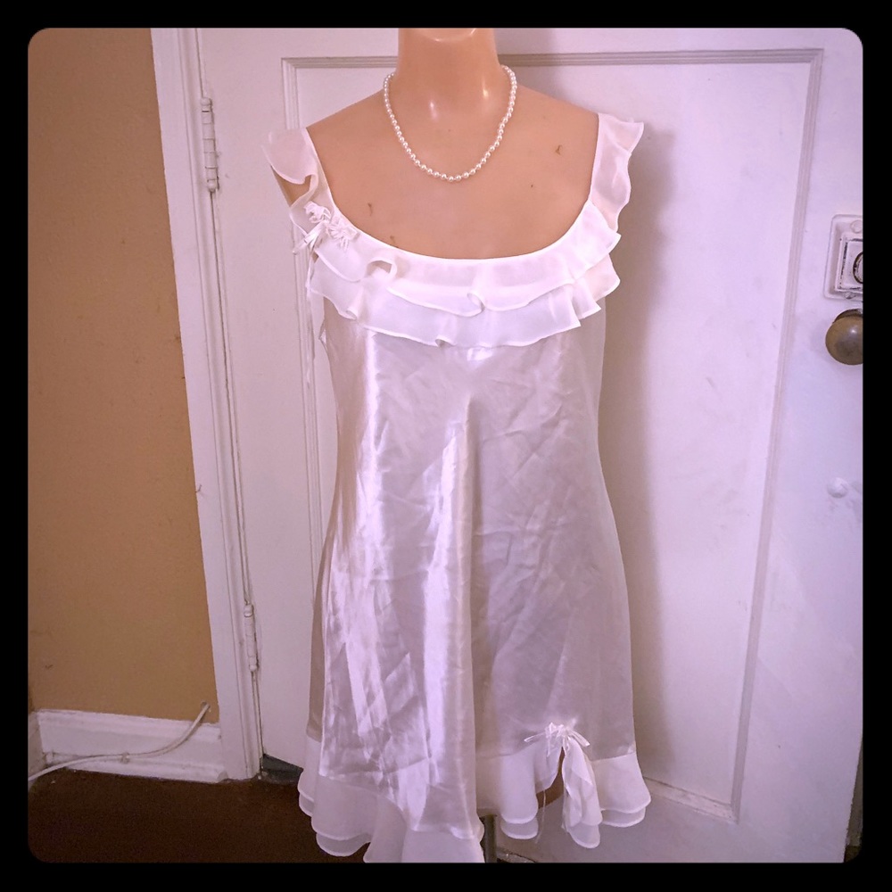 Oscar De La Renta negligee